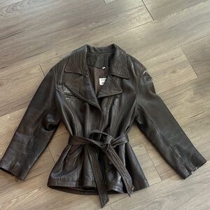 VAKKO Sport Vintage leather bomber jacket with attached belt. Size L. Oversized